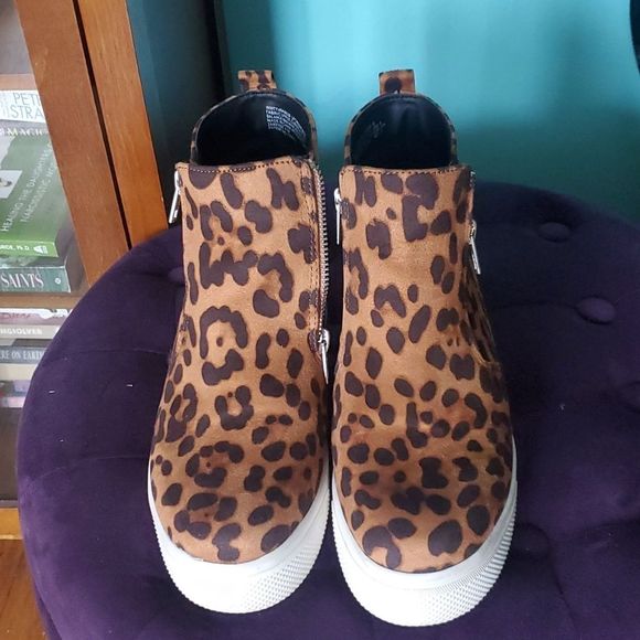 Time and Tru Leopard Print Sneakers, 8 W - Picture 2 of 2